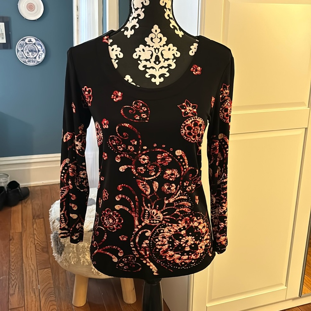 Chico’s Travelers Size 0 Long Sleeve Top